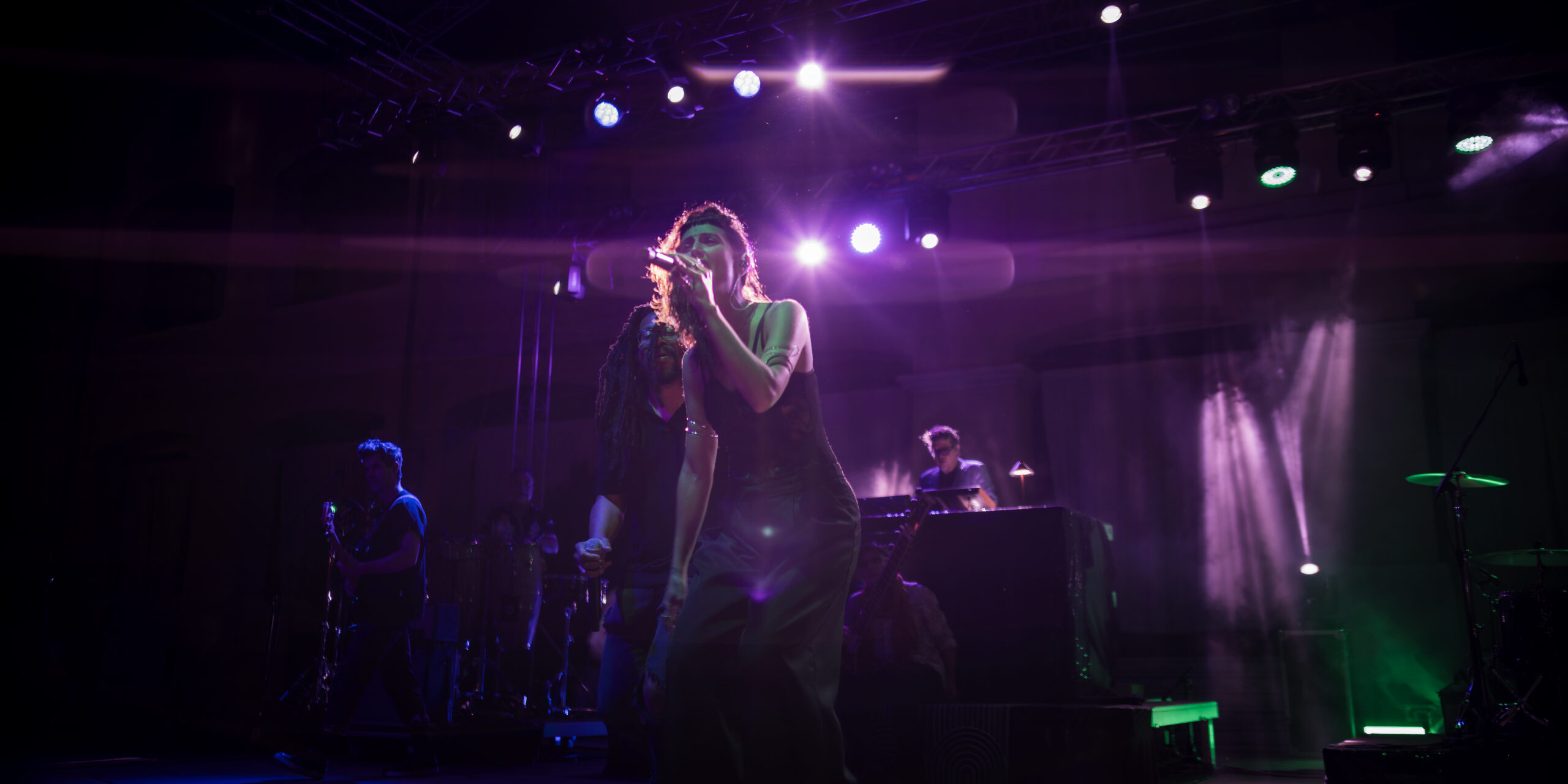 Laura Vall performing with Thievery Corporation at Moni Lazariston in Thessaloniki, with Mr. Lif behind her on stage.